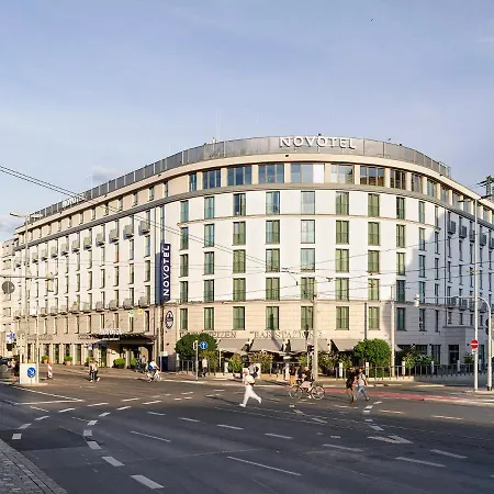 فندق Novotel Centre 4*