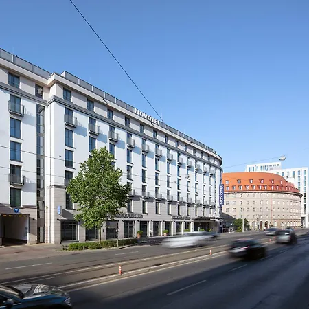 Novotel Centre Hotell 4*