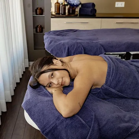 فندق Novotel Centre 4*